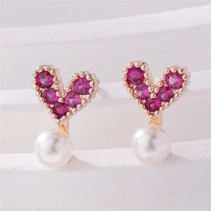 Mini boucles d'oreilles cœur en or rose avec zircons fuchsia et perles blanches