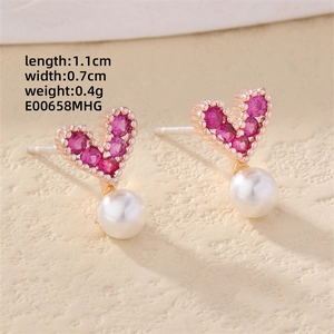 Boucles d'oreilles cœur avec zircon rouge et perle pendante en finition or rose poli