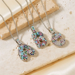 Pendenti alfabeto hip hop con zirconi colorati su collane a catena box in argento