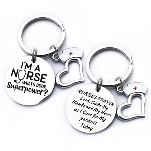 Porte-clés infirmière en acier inoxydable avec pendentif cœur et gravure prière