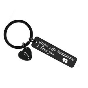 Porte-clés Drive Safe en acier inoxydable noir avec charme cœur et lettre J