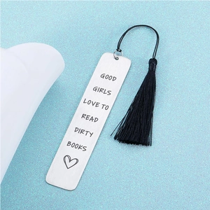 Marque-page en acier inoxydable avec pompon noir et citation Good Girls Love To Read Dirty Books