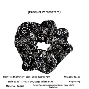 Detail of wool fabric paisley scrunchie with 16cm diameter and 7cm width dimensions