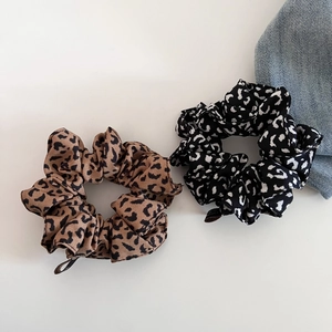 Vintage Haargummis mit Leopardenmuster in Braun und Weiß für modische Frisuren