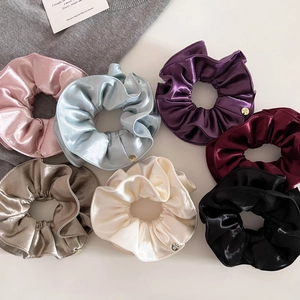 Élégant ensemble de 7 chouchous en satin plissé nacré aux multiples couleurs douces