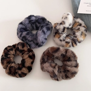 Retro Leopard Print Plush Hair Scrunchies Fashionable Furry Large Elastic Hair Ties For Women Winter Autumn Hair Accessories