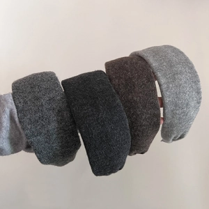 Thickened knit headbands in five winter colors like grey and coffee for a vintage style