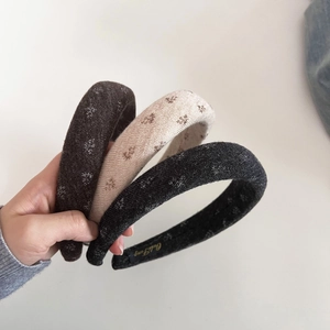 Three-pack vintage floral knitted sponge headbands in black beige and brown colors
