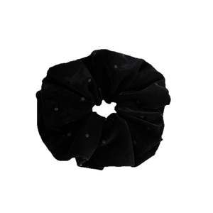 Elegante elastico in velluto nero con motivo a pois discreto su uno sfondo bianco
