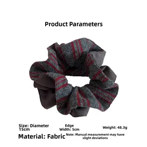 Detailed size parameters of 15cm gray and red striped fabric scrunchie with 5cm width