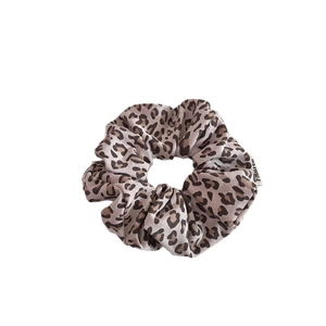 Vintage leopard print knitted scrunchie for hair with high-end fabric texture and label