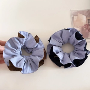 Minimalist dual-color pleated scrunchies for hair with elegant ruffled edge design
