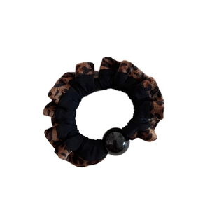 Vintage leopard print scrunchie with a black bead for high-elastic hair styling