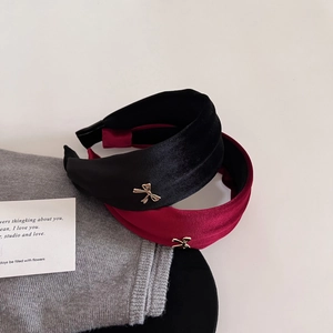 Elegant velvet headband set with gold bow decoration in black and burgundy red colors