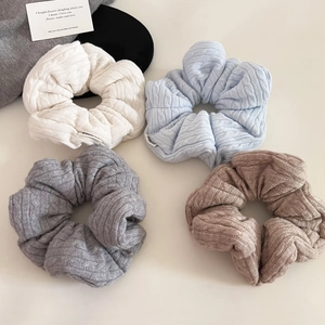 Minimalist cable knit hair scrunchies in four soft pastel colors for a cozy autumn look