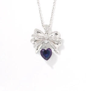 Elegante Silberkette mit Strass-Schleife und lila herzförmigem Steinanhänger