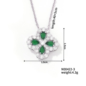 Detailed size parameters of four-leaf clover pendant necklace with green zircons