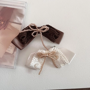 Elegant lace bow hair clips with pearl chain set in dark brown and creamy white