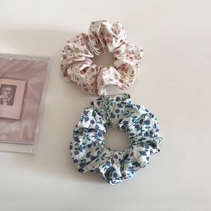 Lot de chouchous fleuris bleus et roses pour queues de cheval élégantes