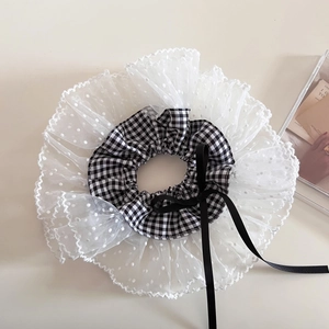Chouchou rétro en dentelle avec motif à carreaux noir et blanc et nœud en ruban élégant