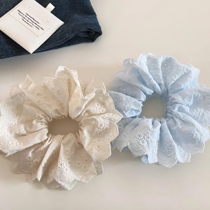 Lot de chouchous en dentelle double couche beige et bleu clair avec broderie florale