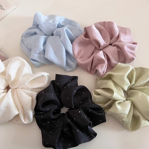 5-teiliges Set Satin-Haargummis mit Strasssteinen in Blau, Rosa, Weiß, Schwarz und Grün