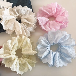 Chouchous élégants en dentelle double épaisseur aux tons macarons pour coiffure femme