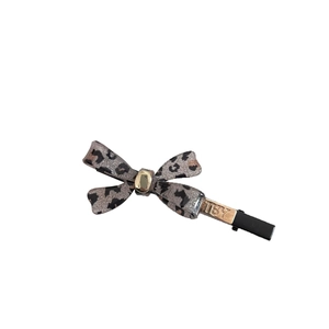 Eleganter Haarausschnitt mit Leopardenmuster, Schleife, Goldlegierung und Glitzer