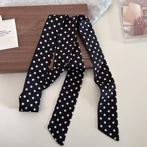 Schicker schwarzer Polka-Dot-Seidenschal und Haarband für Damen im eleganten Vintage-Stil