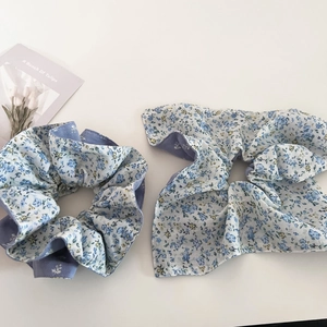 Blue floral print scrunchie set with vintage polka dot pattern for women hair styling