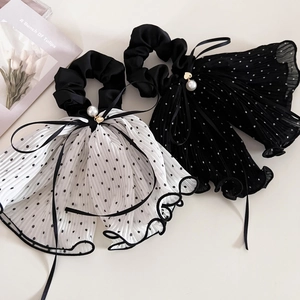 Elastici per capelli in tulle a pois con nastri lunghi e ciondoli a cuore di perle