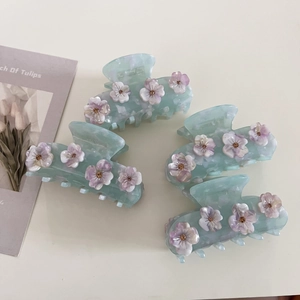 Set di quattro mollette per capelli in acetato blu marmorizzato con fiori e strass