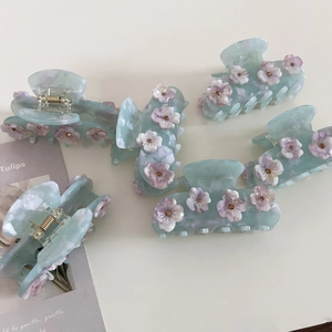 Pinza per capelli in acetato blu ghiaccio effetto marmo con fiori di strass eleganti
