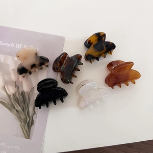 Set of 6 French acetate hair claw clips in tortoise and floral patterns for half-up hair