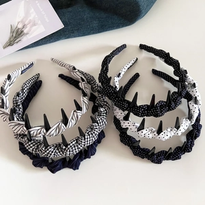Detail of fabric headbands with vintage polka dots, stripes and non-slip inner teeth
