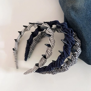 Detail view of non-slip fabric headbands with patterns and plastic inner teeth for hair grip