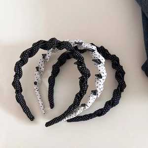 Detail of fabric knotted headbands with polka dot pattern and non-slip inner teeth