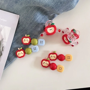 Ensemble de pinces à cheveux pomme rouge avec expressions de dessin animé et boutons colorés