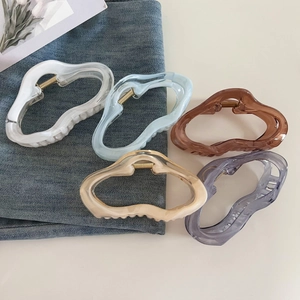 Korean Large Fresh Jelly Color Irregular Wave Cloud Hair Claw Clip Handmade PC Resin Shark Hairpin Elegant Styling Accessory For Women