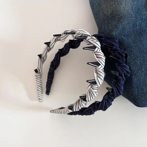 Close-up of fabric-wrapped polka dot and striped headbands with inner non-slip teeth