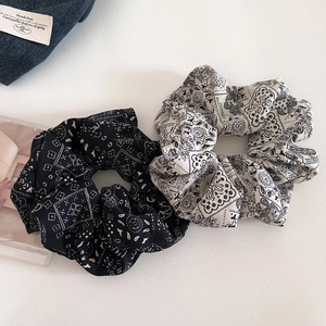 Vintage Paisley Print Large Scrunchies Retro Fabric Elastic Hair Ties For Women Elegant Floral Pattern Handmade Hair Accessories