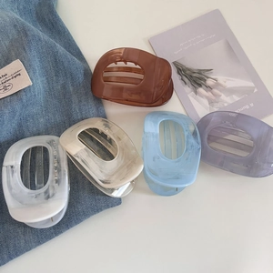 Collection de pinces à cheveux en résine colorée : crème, bleu, violet et marbre