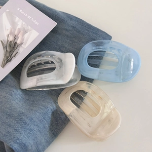 Lot de 3 pinces à cheveux en résine marbrée aux tons blanc, bleu et beige