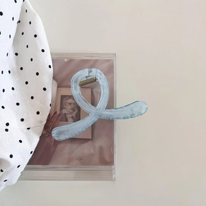 Pince à cheveux élégante bleu clair translucide pour chignon d'été et demi-queue