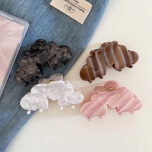 French style heart shaped acetate hair claws in marble and cloud patterns for women