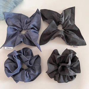 Ensemble chic de 4 chouchous gris et bleus pailletés avec nœud papillon et motif à pois