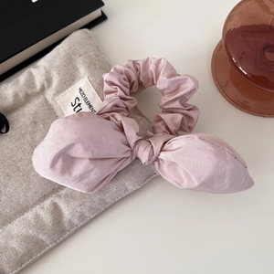 Chouchou en satin rose avec nœud élégant, accessoire de cheveux pour queue de cheval