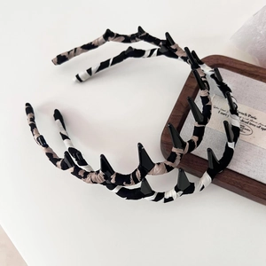 Damen Punk Spike Haarband Leopardenmuster Polka Dot Stoff Umwickelt Rutschfestes Stirnband Gothic Mode Haarschmuck Geschenk