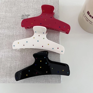 Trois pinces à cheveux en acétate avec strass colorés en rose, blanc et noir élégant