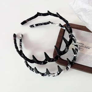 Wellenhaarbänder mit Leopardenmuster und schwarzen Spikes für einen rutschfesten Haarstyling